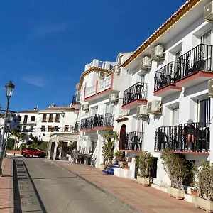 https://apartamentos-balcon-de-maro.es-andalucia.com