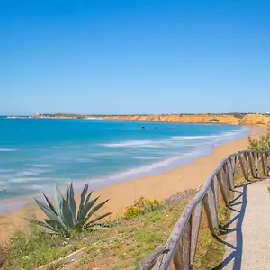 https://apartamentos-el-roqueo.es-andalucia.com