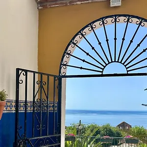 https://apartamentos-balcon-de-maro.es-andalucia.com